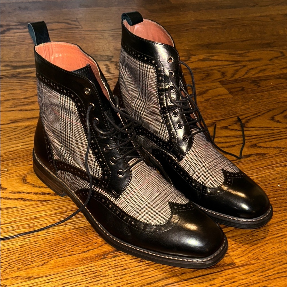 Men's Black Leather & Gray Plaid Wingtip Lace-Up Boots Size 9